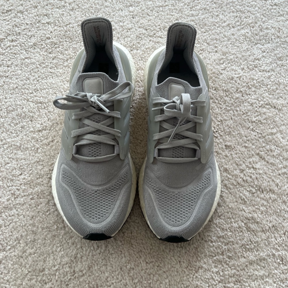 Adidas Women’s Ultraboost sz 8